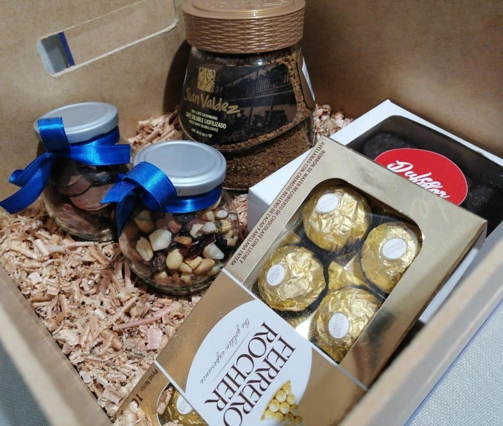 CAJA ESPECIAL ANTOJOS - Helena - Detalles